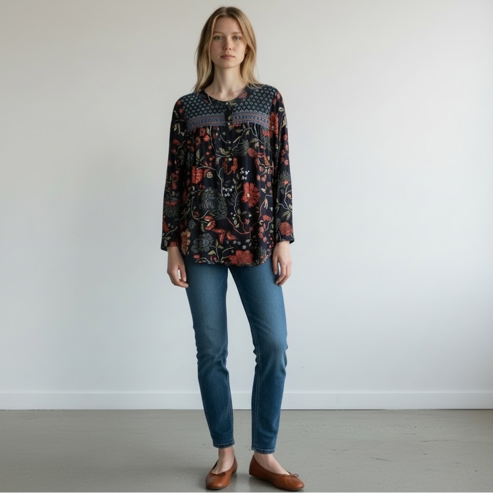 LOFT Beautiful Floral Patterned Long Sleeve Blouse
size Small   ~Lovely